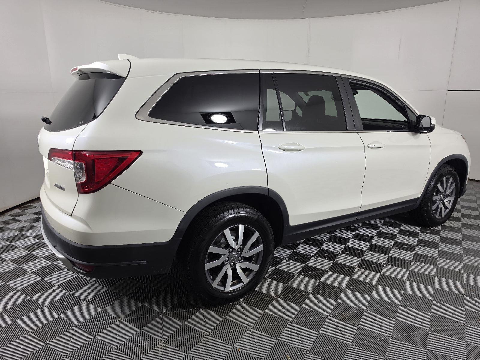 Used 2019 White Diamond Pearl Honda EX-L image 11