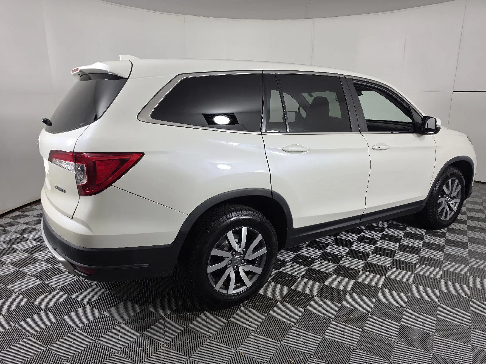 Used 2019 White Diamond Pearl Honda EX-L image 11