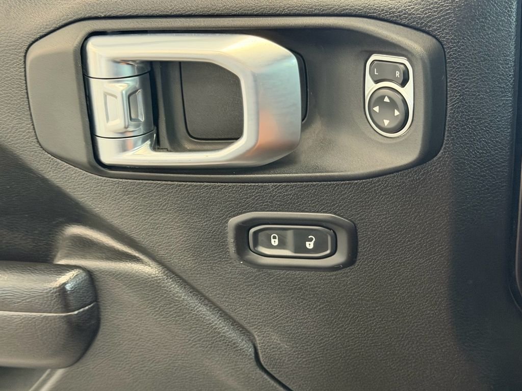 Used 2021 Black Jeep Unlimited Rubicon image 25