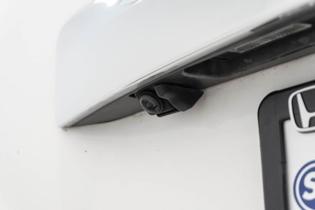 Used 2019 White Nissan Platinum image 15