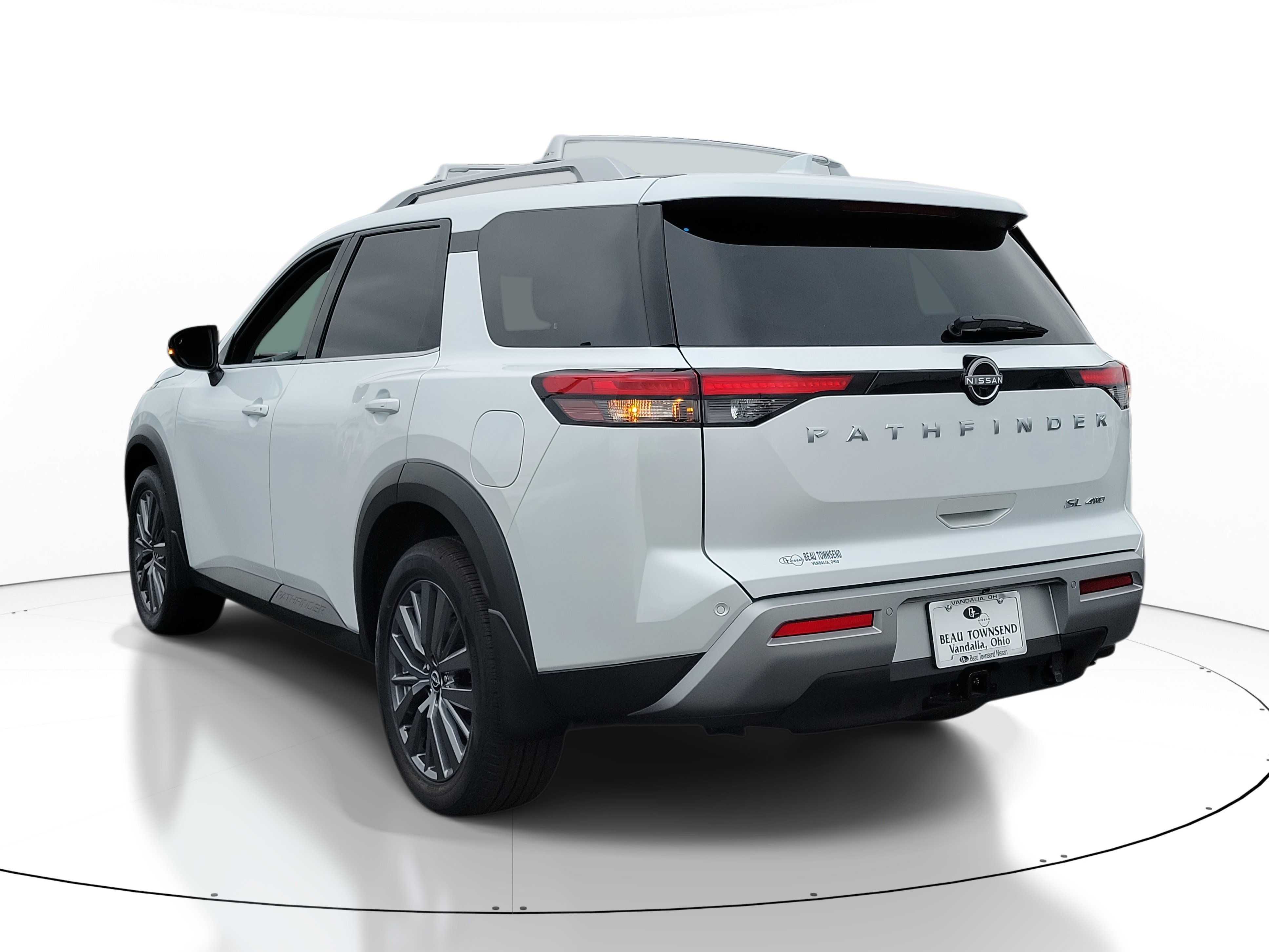 2025 Nissan Pathfinder SL photo 3