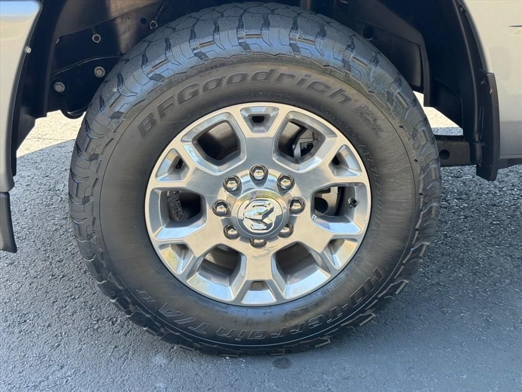 Used 2024 Silver Ram Laramie image 9