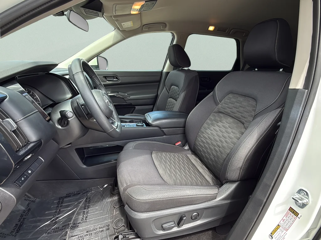 Used 2024 Pearl White Tricoat Nissan SV image 27