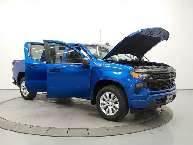 Used 2023 Glacier Blue Metallic Chevrolet Custom image 9