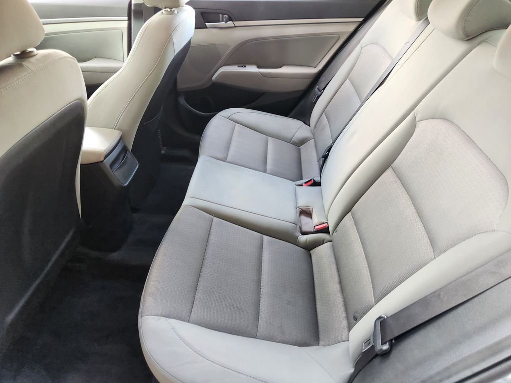 Used 2017  Hyundai SE image 32