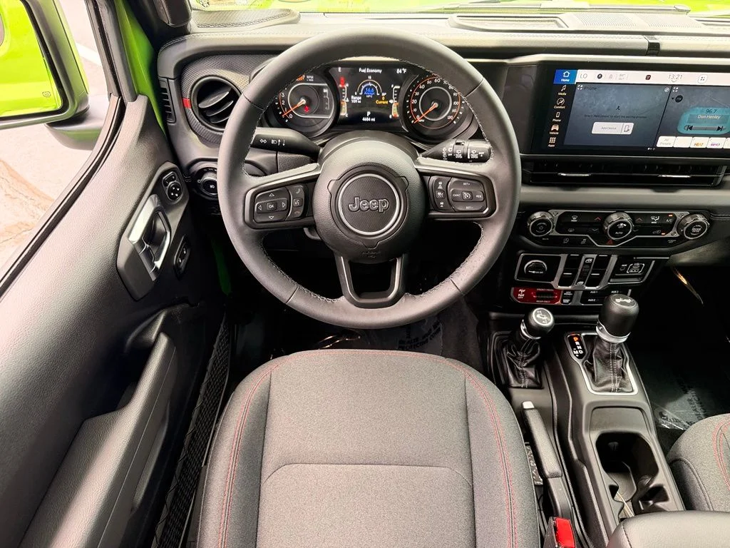 Used 2025  Jeep Rubicon image 22