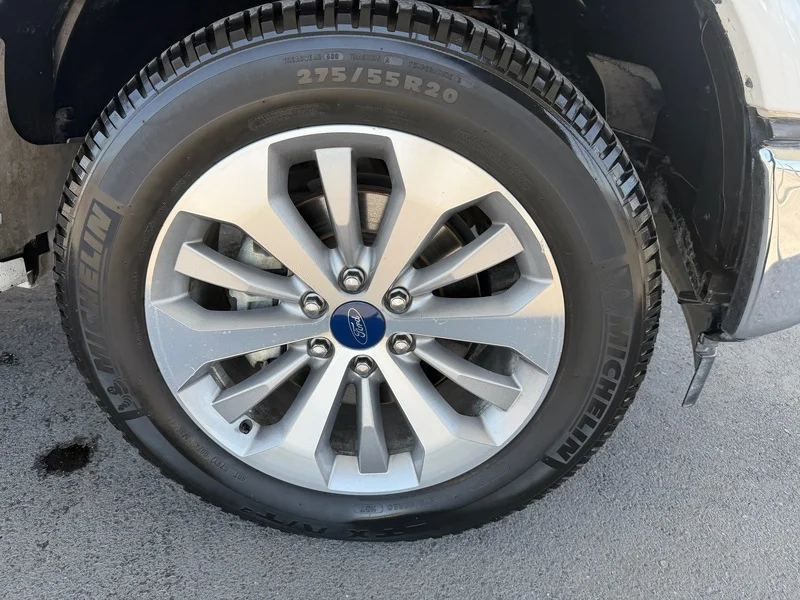 Used 2017 White Platinum Me Ford XL image 32