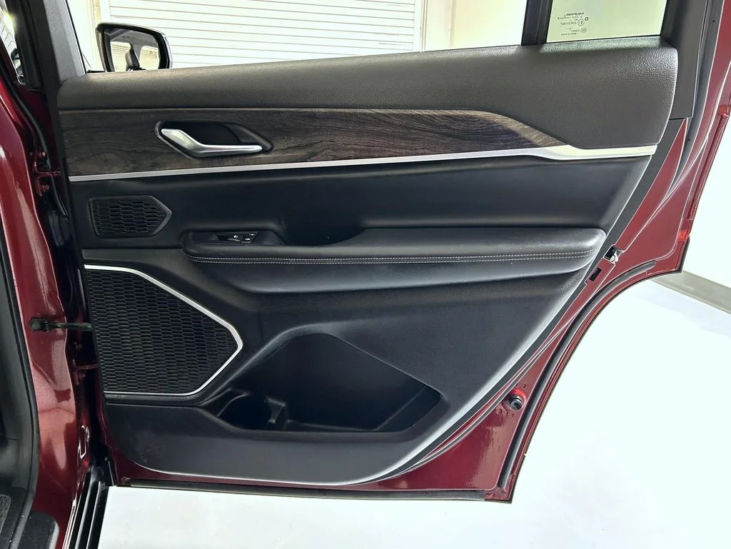 Used 2022 Red Jeep Limited image 17