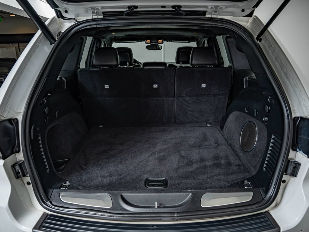 Used 2019 Bright White Clearcoat Jeep Trailhawk image 40