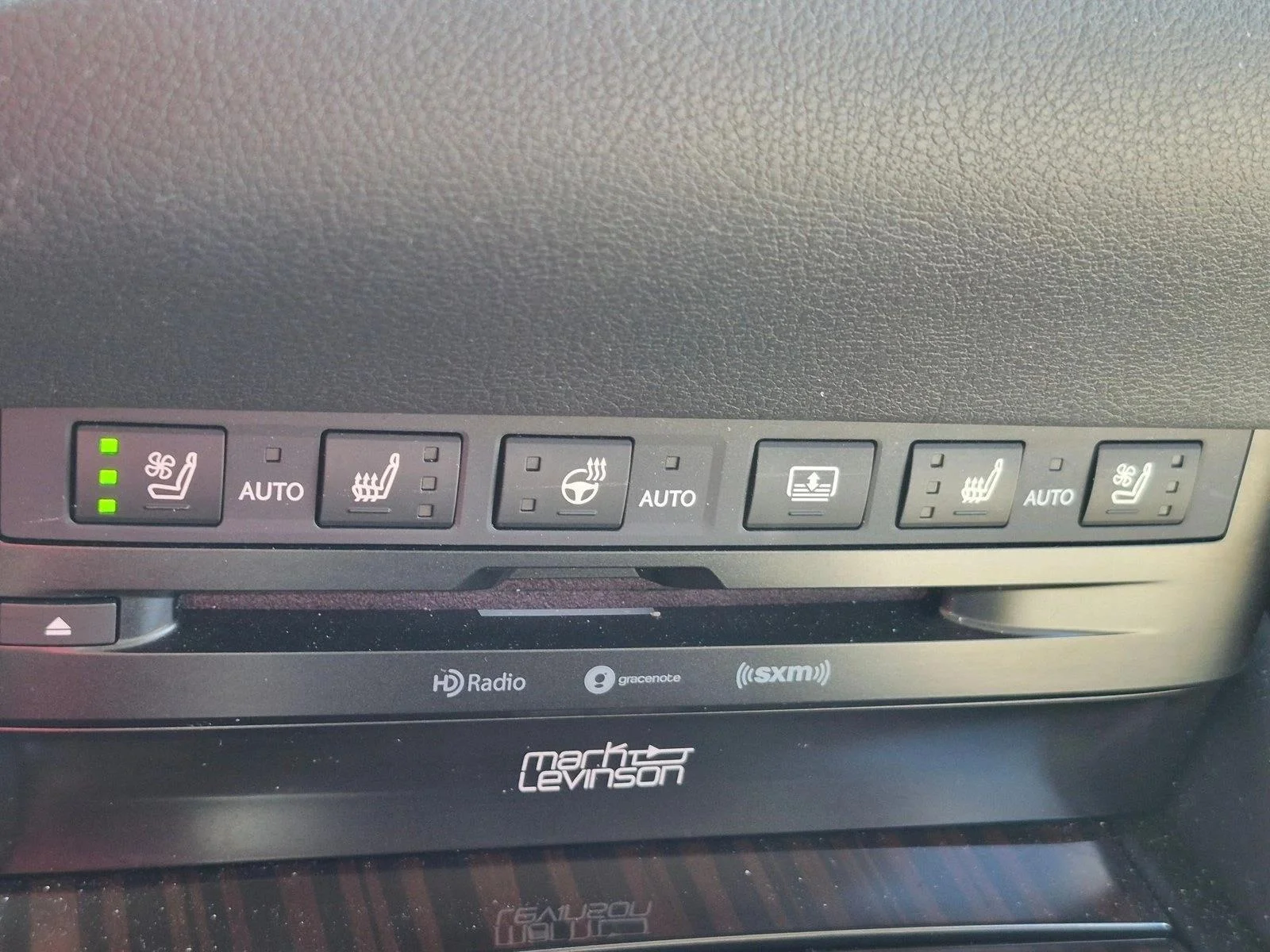 Used 2019 Silver Lining Metallic Lexus ES 300h Ultra Luxury image 9