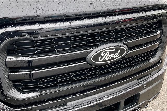 Used 2025 Black Ford Lariat image 28