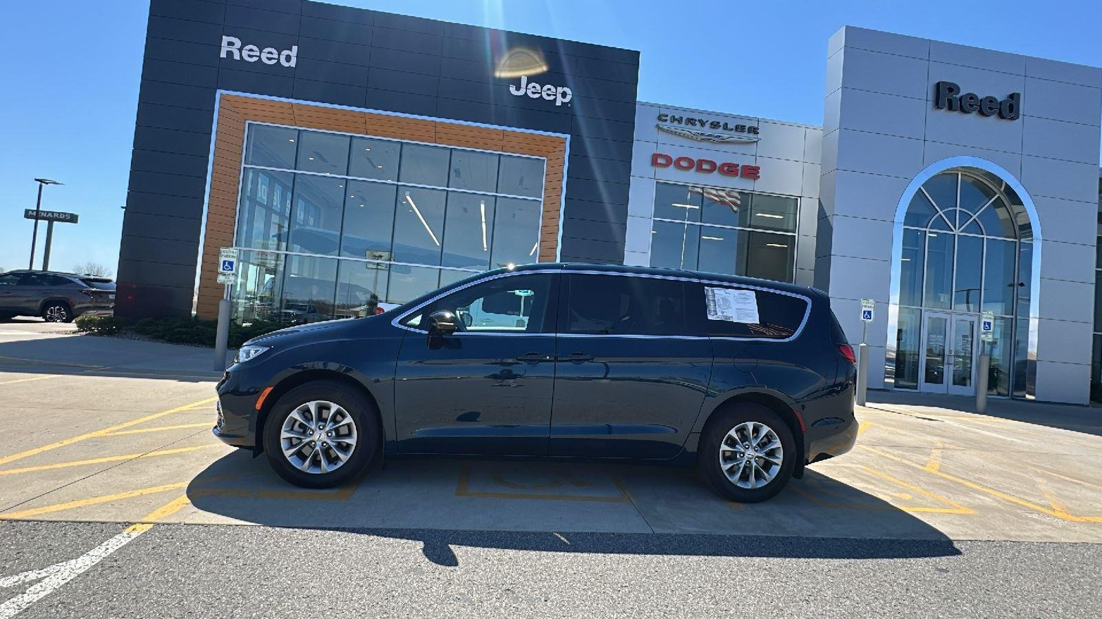 Used 2025 Chrysler Pacifica Select with VIN 2C4RC3BG6SR542092 for sale in Kansas City