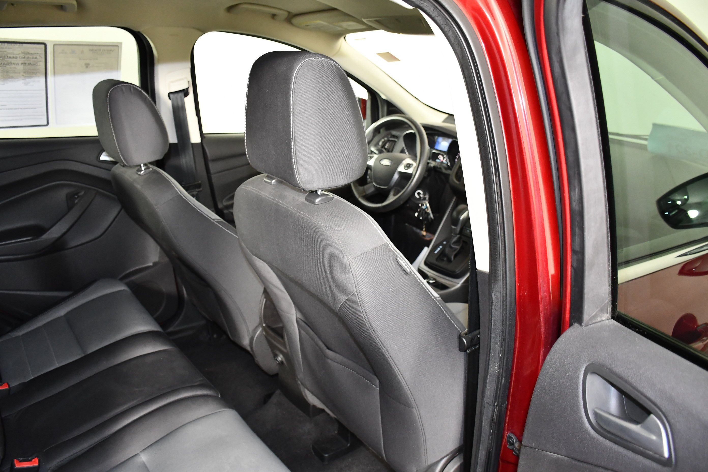 Used 2015 Ruby Red Metallic Ford SE image 43
