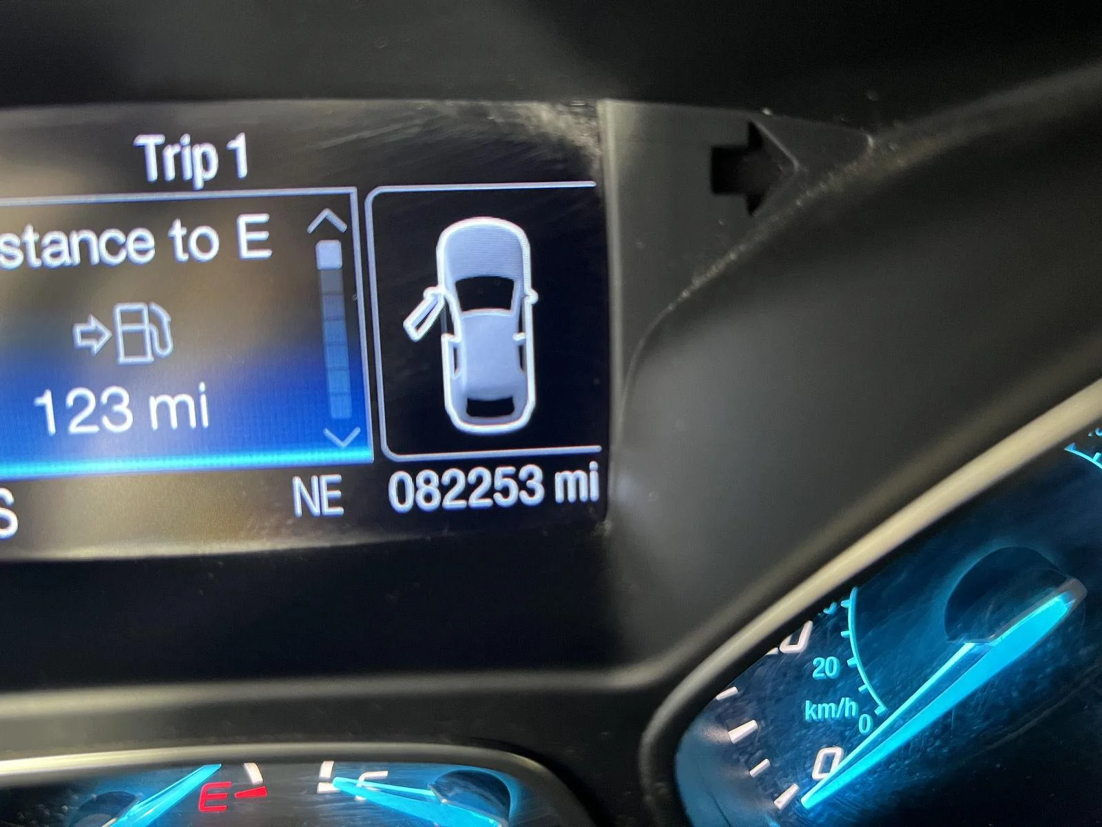 Used 2016 Wh Ford SE image 13