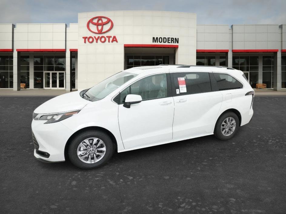 New 2026 Wind Chill Pearl Toyota XLE image 2