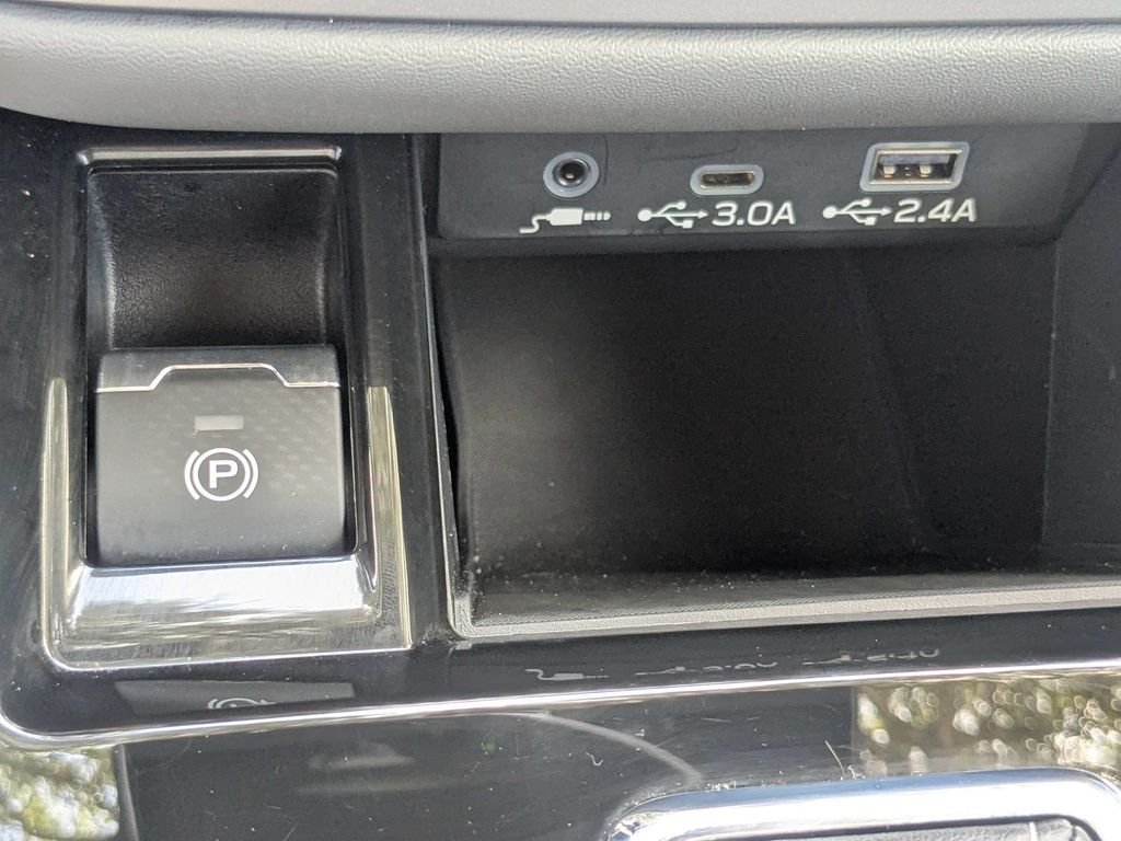 Used 2025 White Subaru Onyx Edition image 25