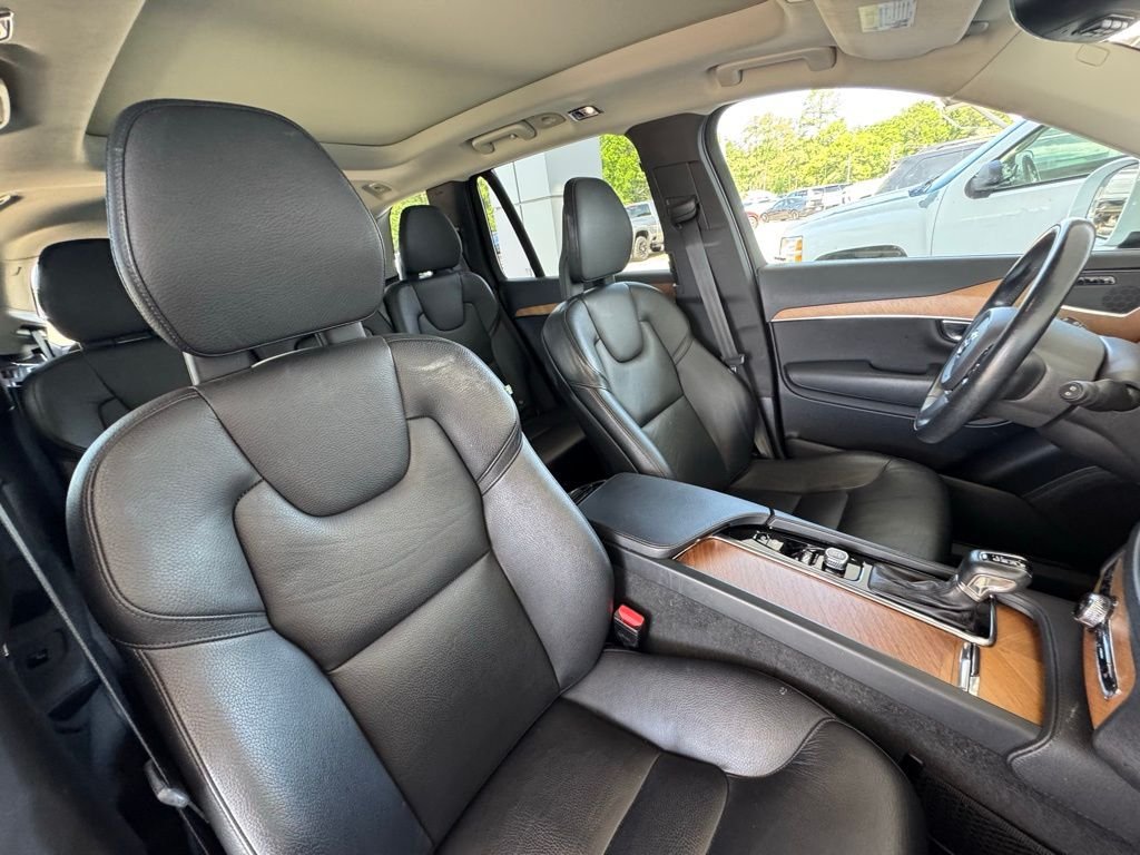 Used 2021  Volvo T6 Momentum image 17