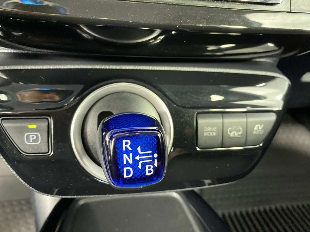 Used 2021 White Toyota LE image 20