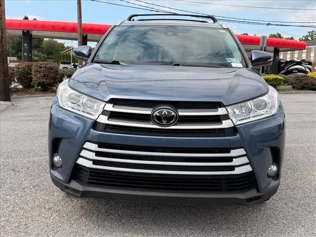 Used 2019 Blue Toyota XLE image 18