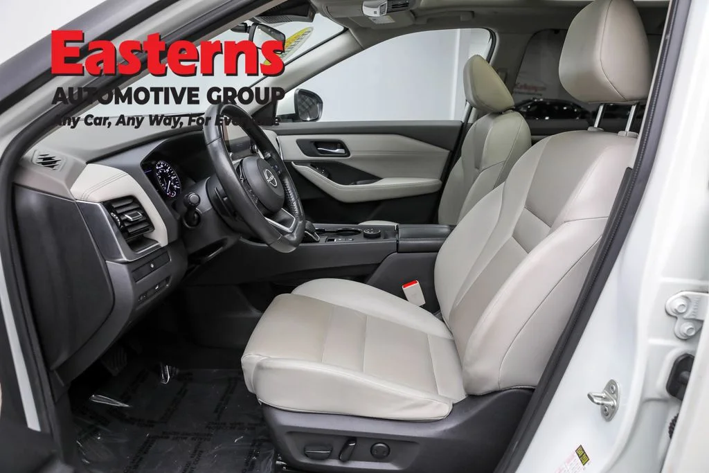 Used 2022 White Nissan SV image 14