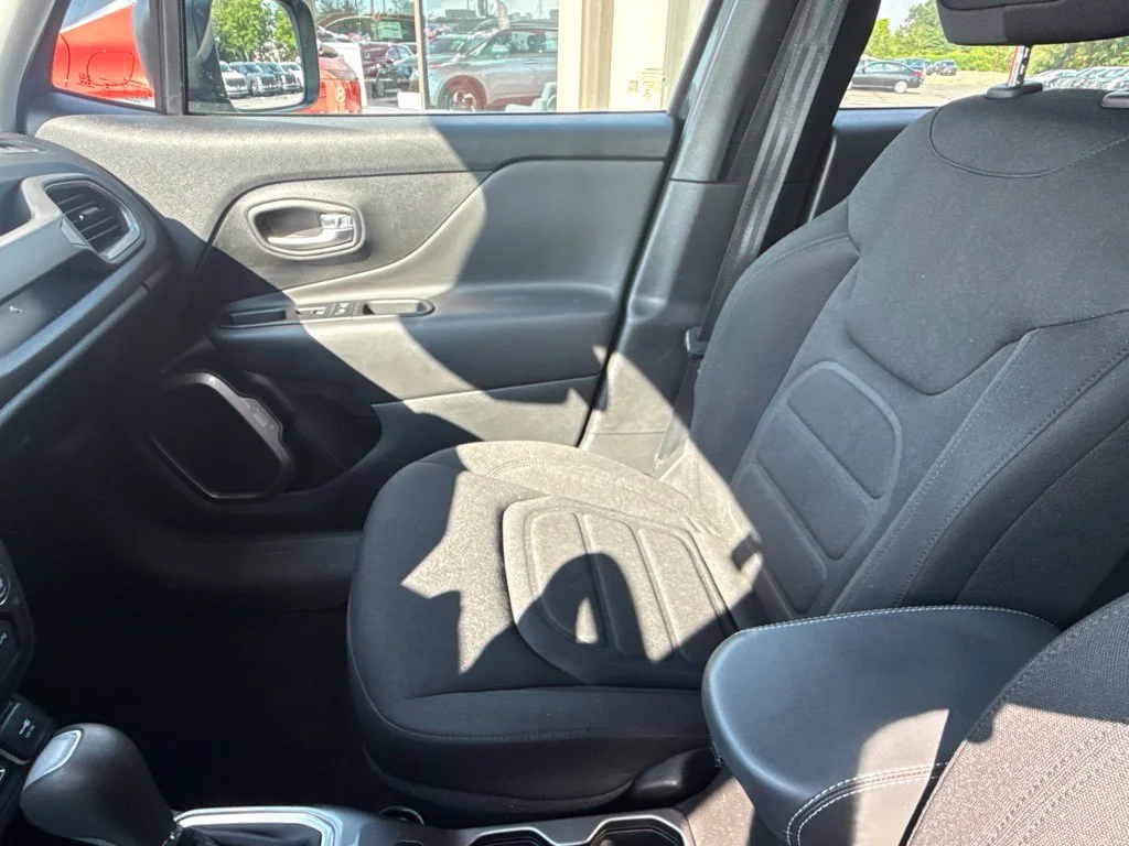 Used 2022 Black Jeep Latitude image 26