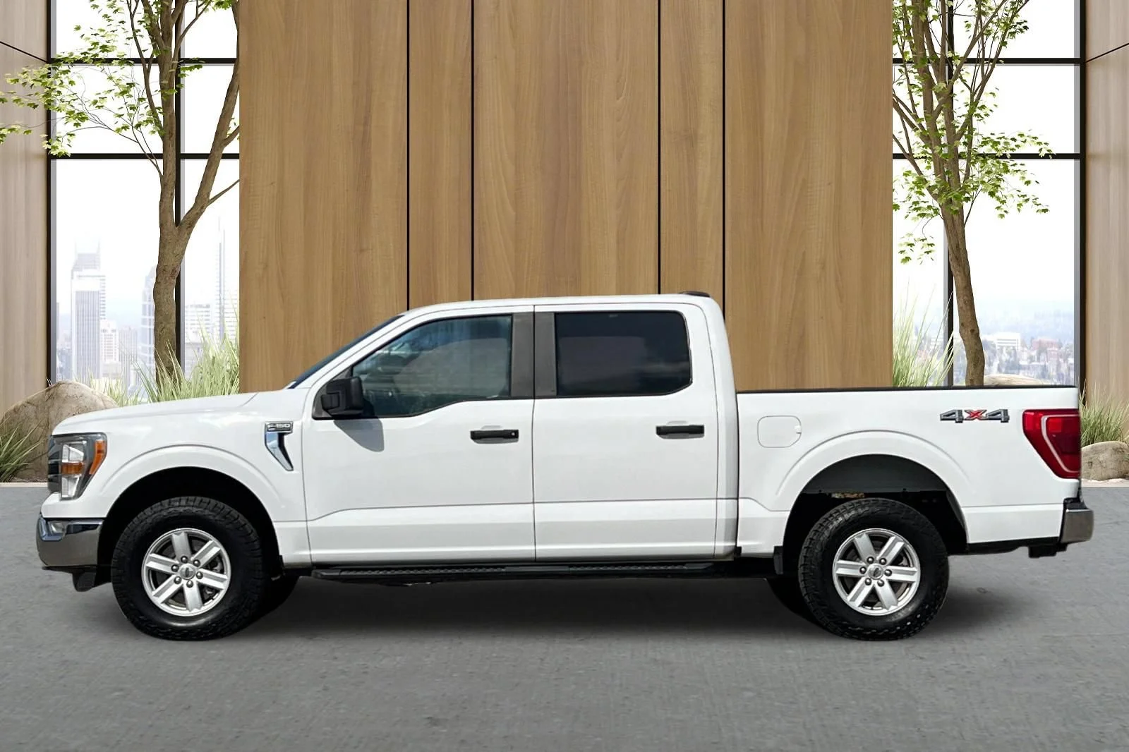 Used 2021 White Ford XL image 7