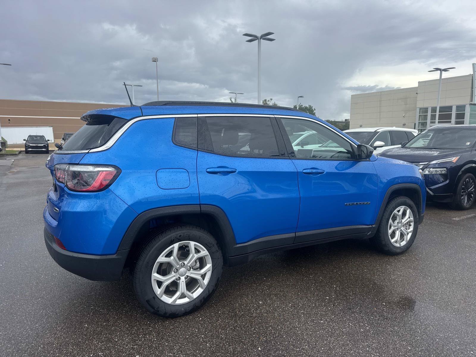 Used 2024 Blue Jeep Latitude image 5