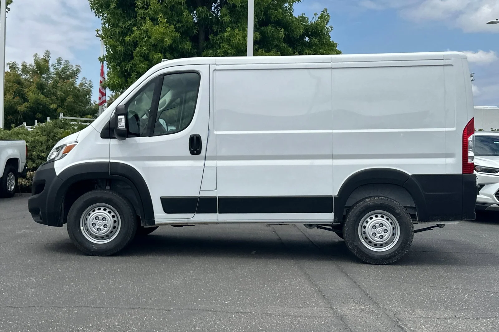 New 2026 Bright White Clear-Coat Exterior Paint RAM Tradesman image 7