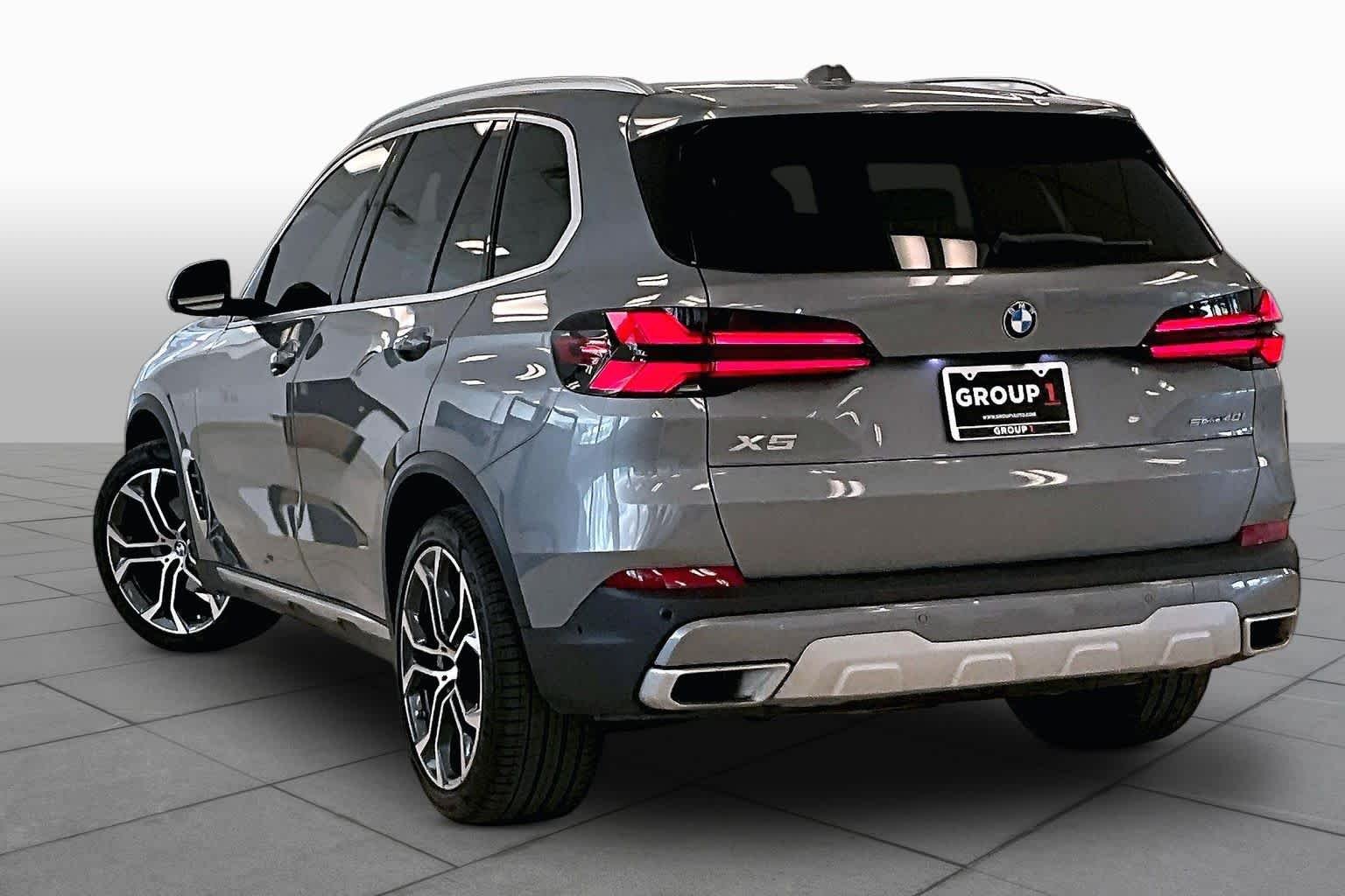 Used 2024 Skyscraper Grey Metallic BMW sDrive40i image 11