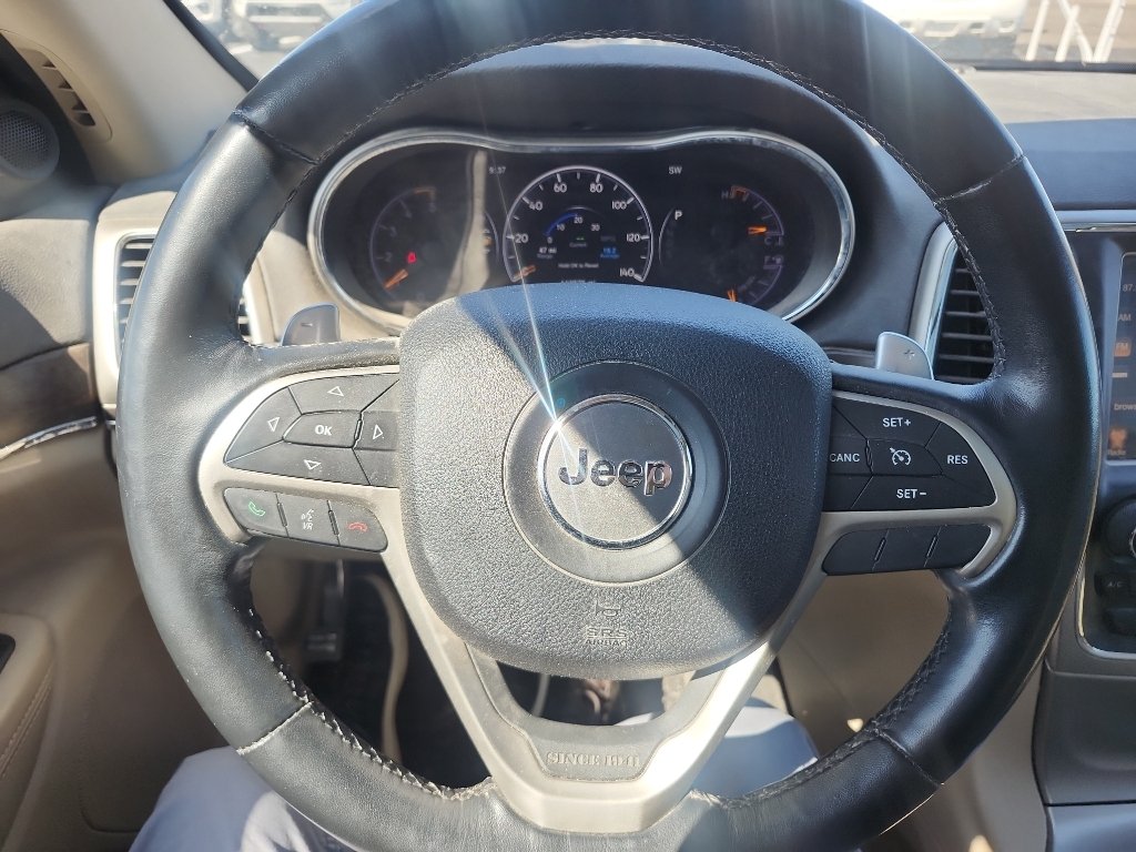 Used 2015 Champagne Jeep Limited image 21