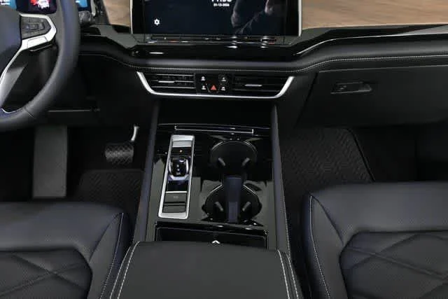 New 2026 Deep Black Pearl Volkswagen 2.0T SE w/Technology image 18