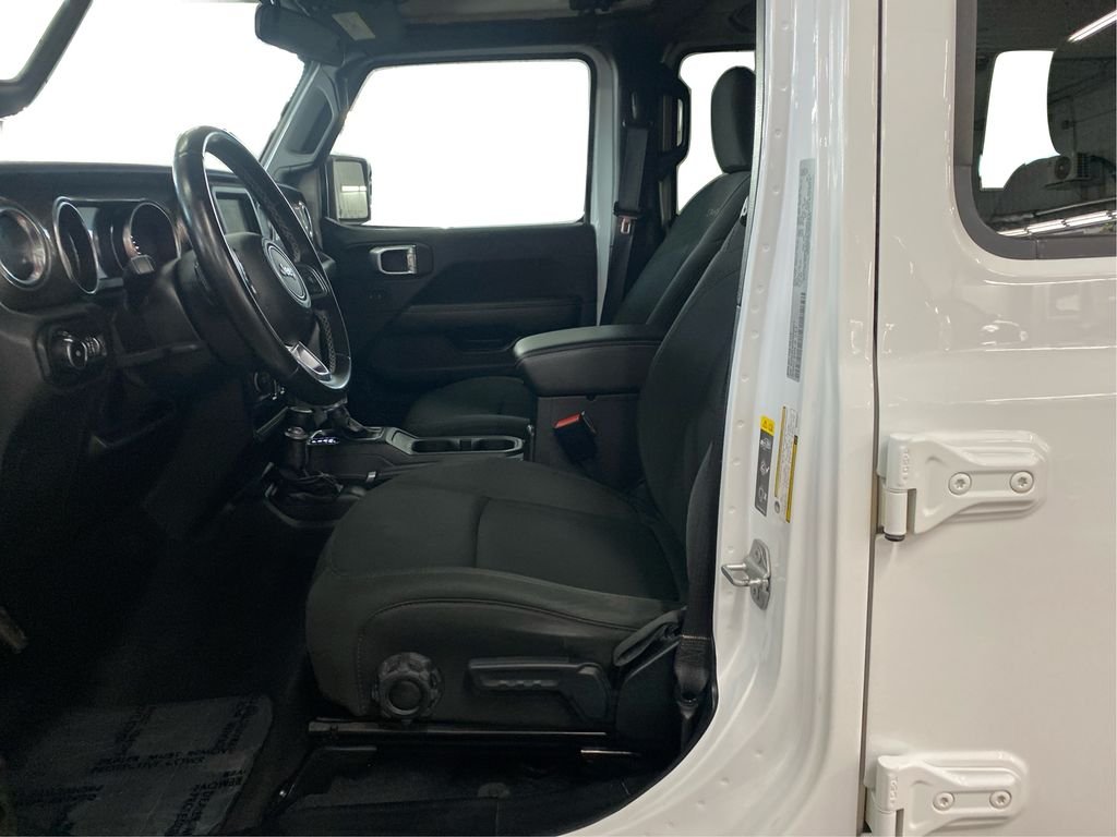 Used 2021 White Jeep Unlimited Sahara image 7