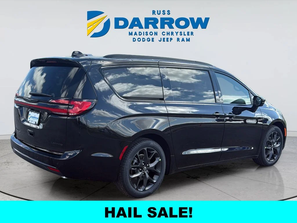 New 2026 Diamond Black Crystal Pearl-Coat Exterior Paint Chrysler Limited image 5