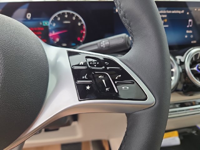 New 2026 Polar White Mercedes-Benz GLB250 image 18