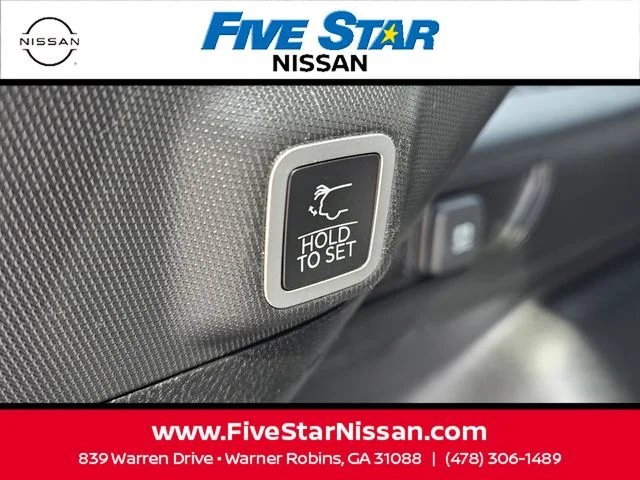 Used 2022 Silver Jeep Altitude image 13
