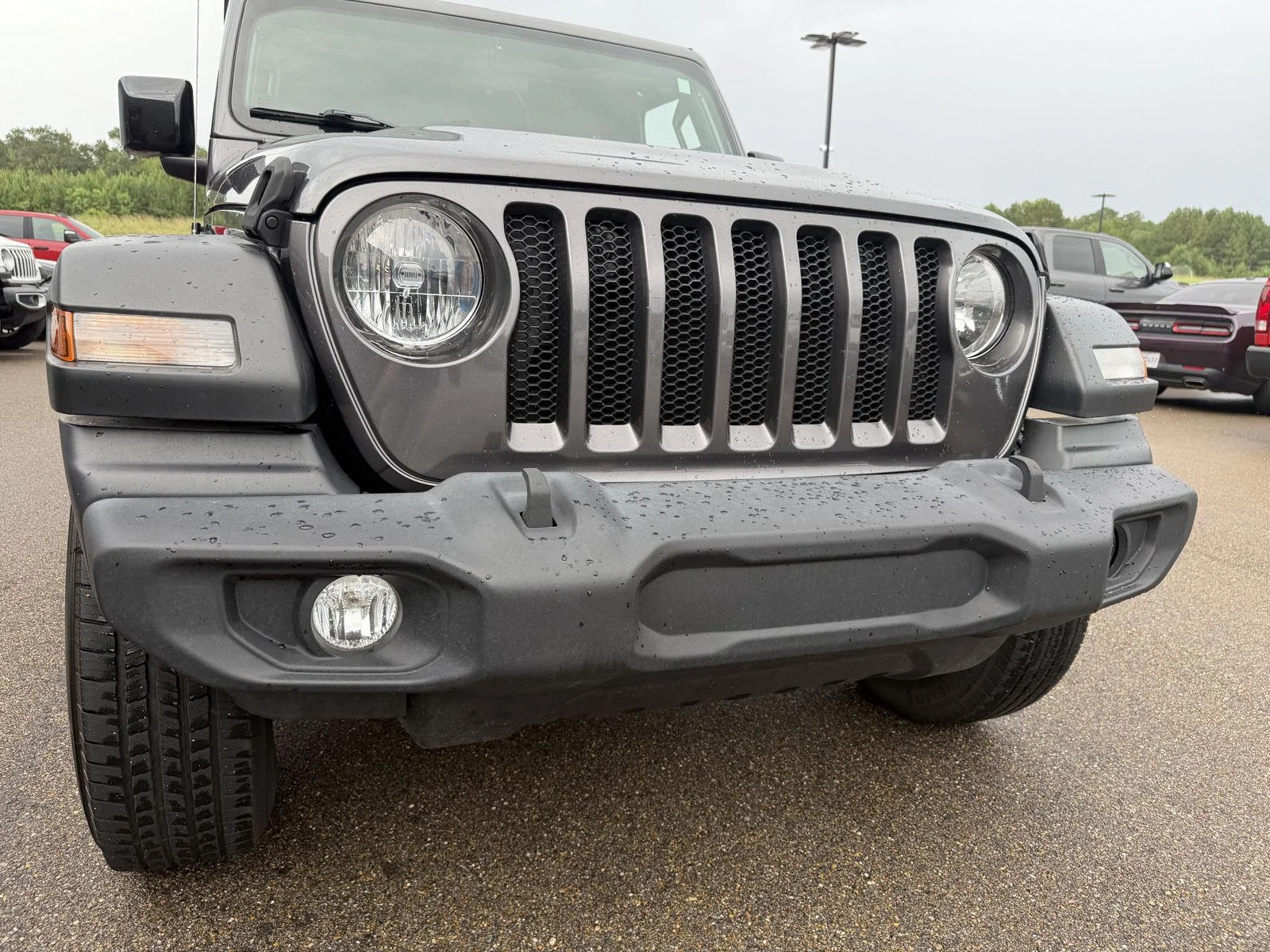 Used 2022 Granite Crystal Metallic Clearcoat Jeep Sport S image 22
