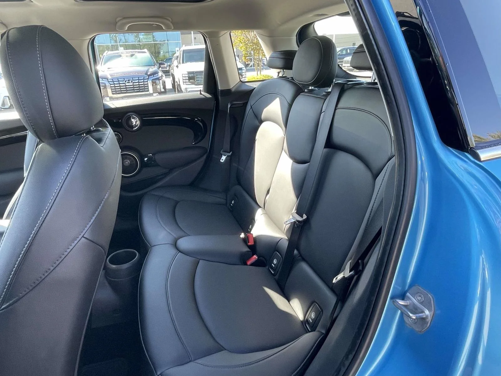 Used 2015 Electric Blue Metallic MINI S image 3