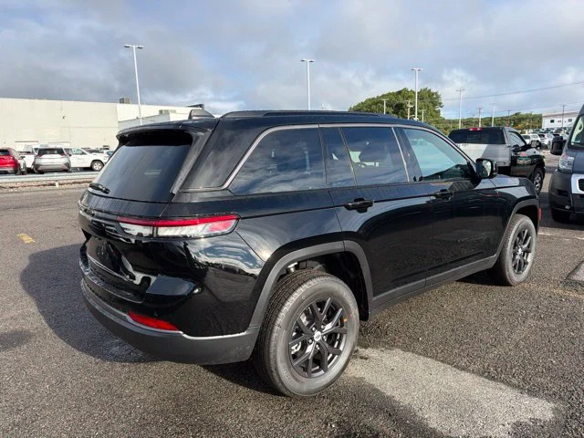 New 2027 Black Jeep Laredo Altitude image 3