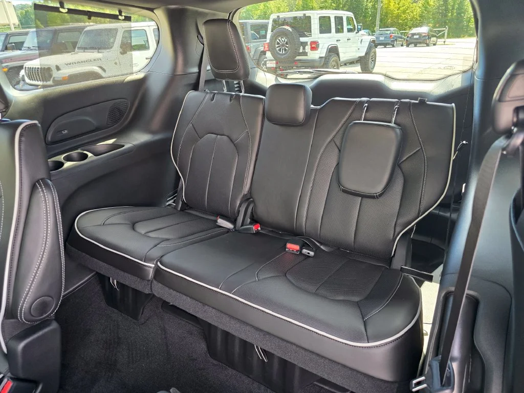 New 2027 White/off-white Chrysler Limited image 12