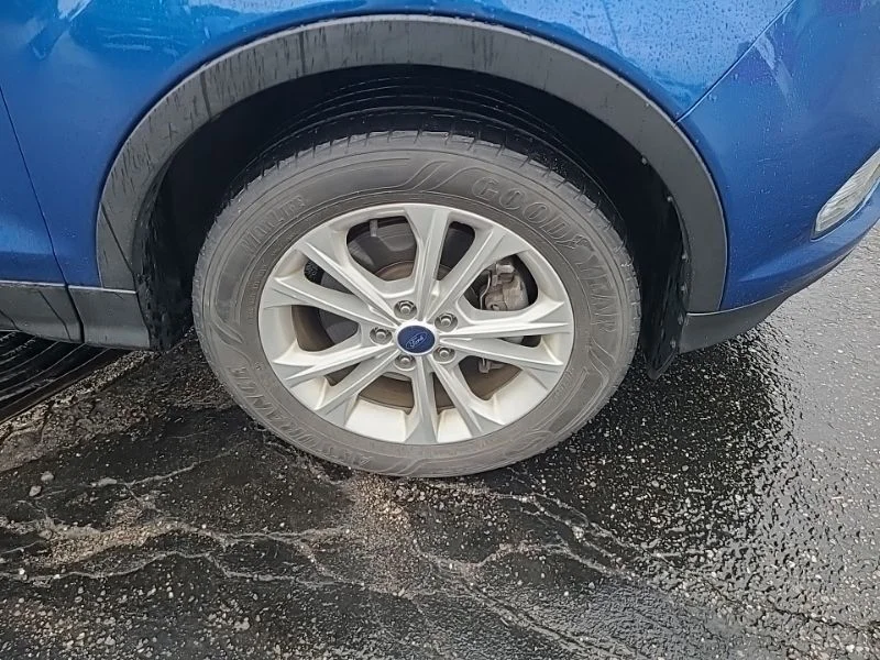 Used 2017 Blue Ford SE image 7