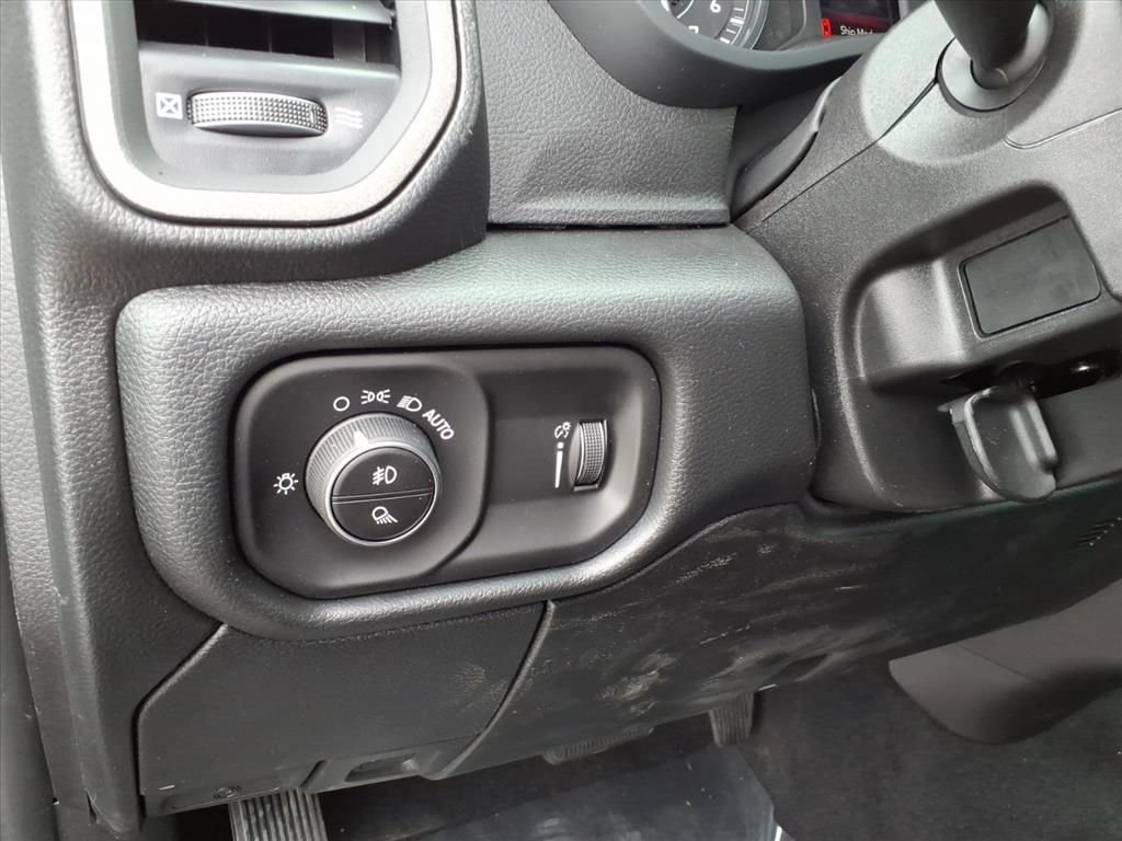 New 2026 Diamond Black Crystal Pearl-Coat Exterior Paint RAM Tradesman image 10