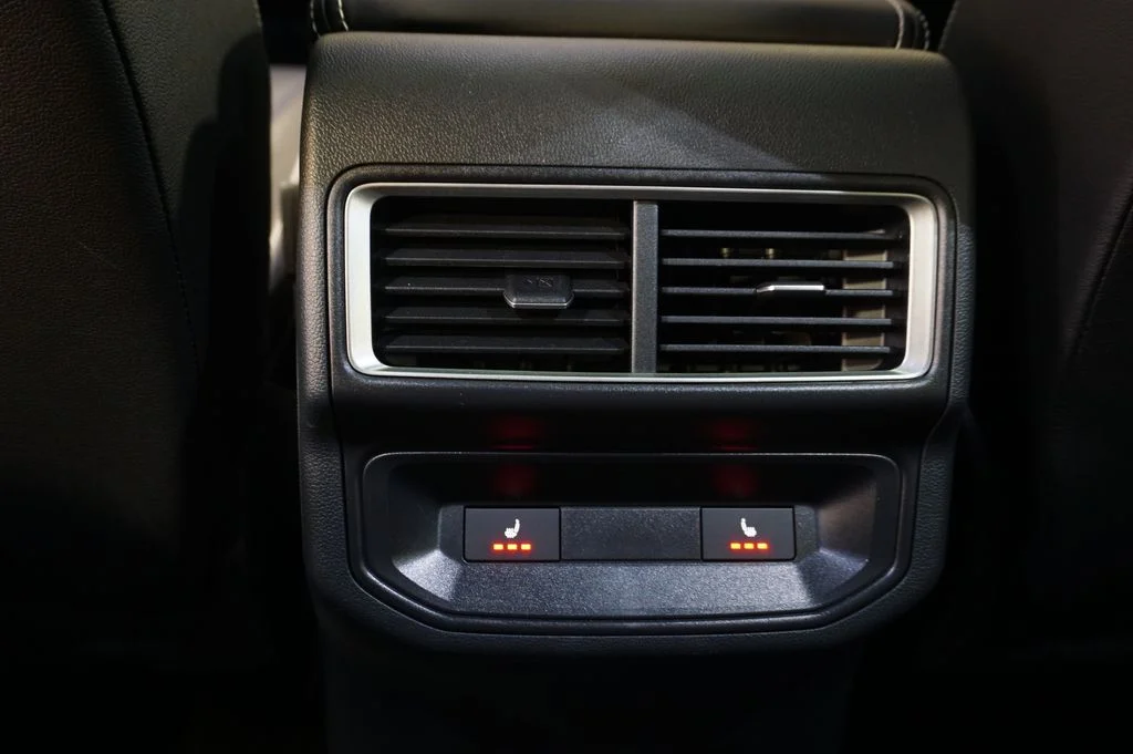 2025 Volkswagen Atlas Cross Sport SEL Premium R-LINE - Photo 17