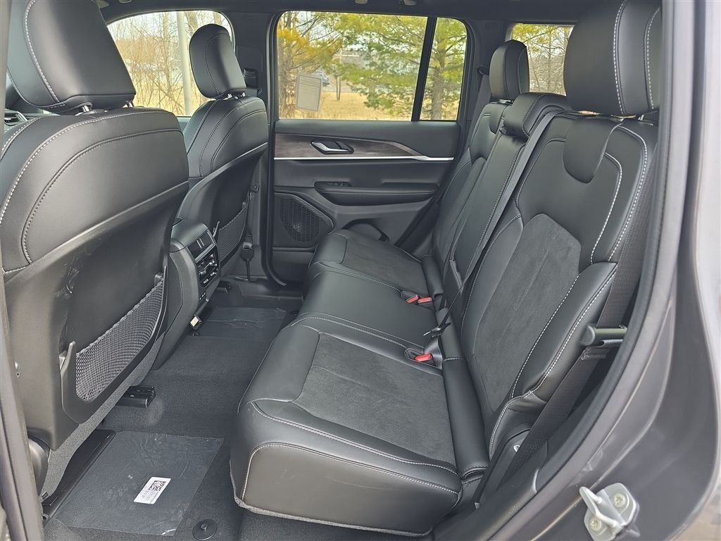 New 2026 Baltic Gray Metallic Clear-Coat Exterior Paint Jeep Altitude image 17