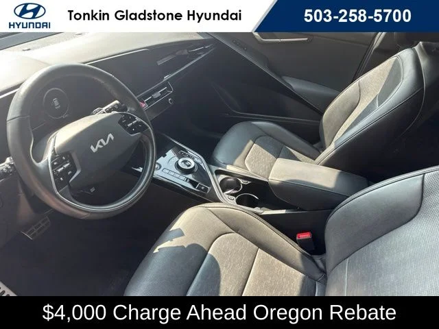Used 2023 Snow White Pearl Kia Wave image 14