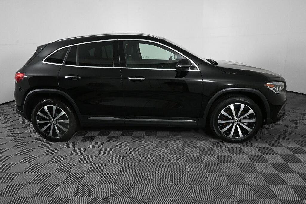 Used 2022 Cosmos Black Metallic Mercedes-Benz GLA 250 image 26