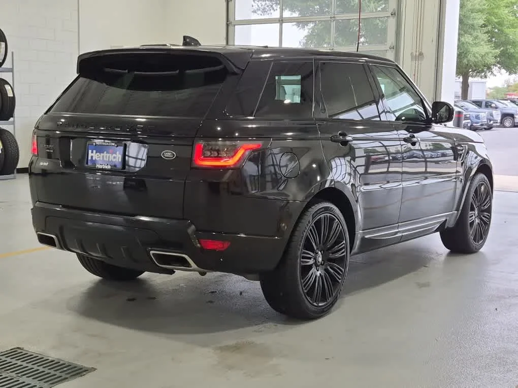 Used 2021 Ligurian Black Land Rover HSE Dynamic image 3