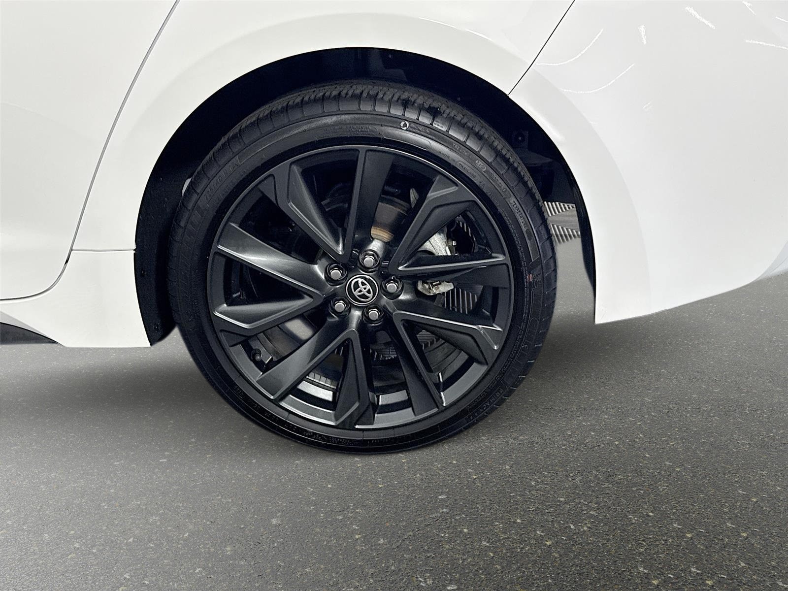 Used 2024 Ice Toyota SE image 28