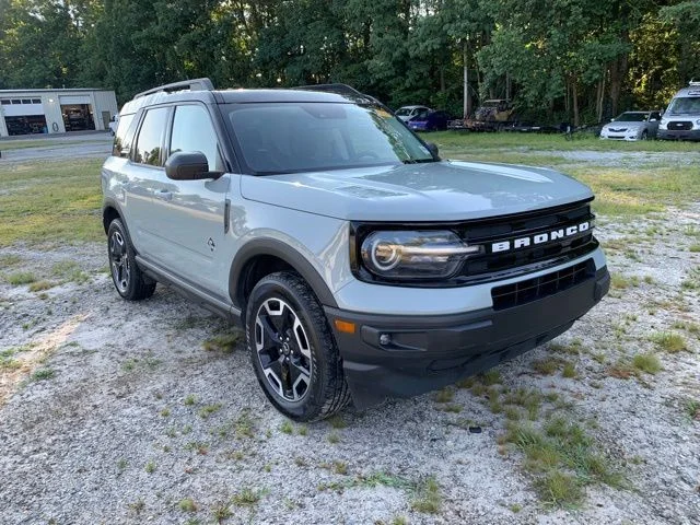 Used 2021 Green Ford Outer Banks image 2