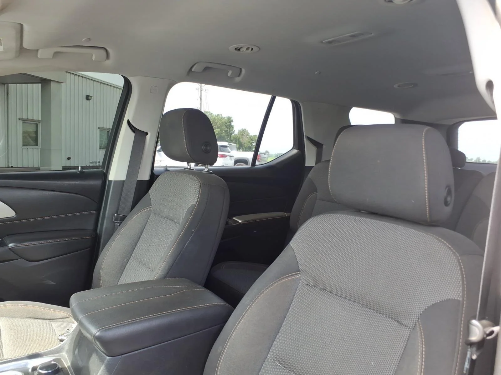 Used 2020 GRAPHITE METALLIC Chevrolet LT Cloth image 19