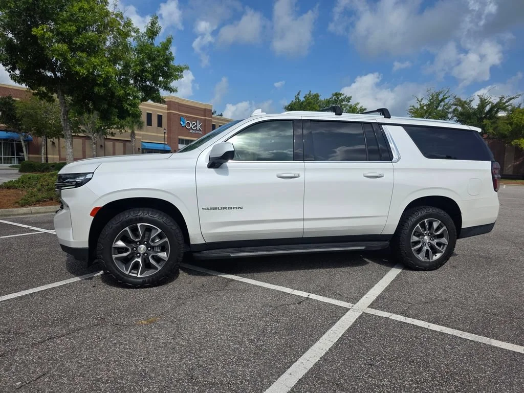 Used 2021 IRIDESCENT PEARL TRICOAT Chevrolet LT image 3